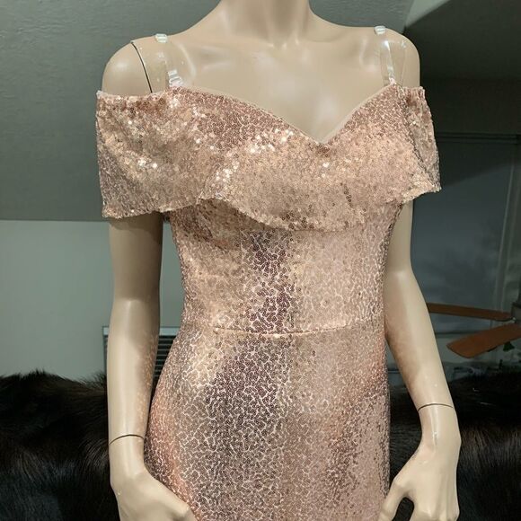 New Beautiful Sparkling Off-The-Shoulder Sequined Fishtail Gown - Picture 7 of 14
